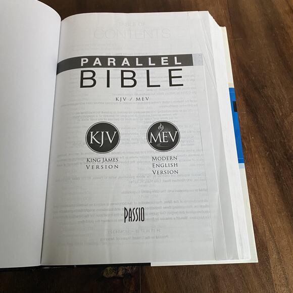 KJV / MEV Parallel Bible: King James Version / Modern English Version Hardcover - Picture 4 of 5